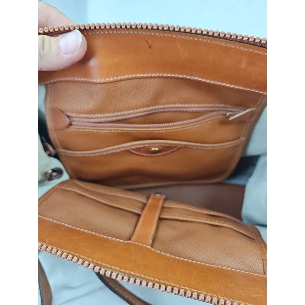 Dooney & Bourke item description